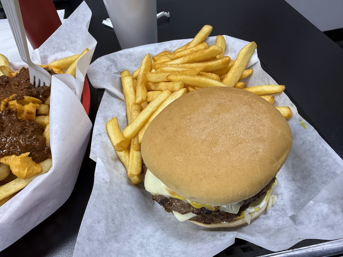 Lucky's Burgers & Shakes-4